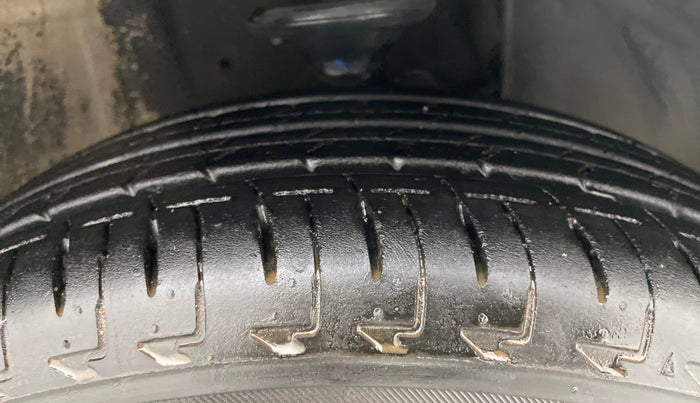 2017 Maruti IGNIS DELTA 1.2, Petrol, Manual, 46,330 km, Right Front Tyre Tread