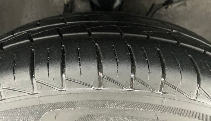 2021 Maruti Alto VXI, Petrol, Manual, 2,183 km, Right Front Tyre Tread