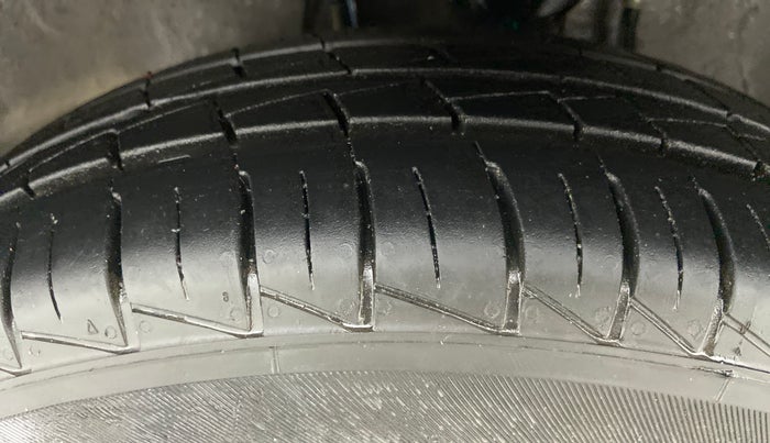 2021 Maruti Alto VXI, Petrol, Manual, 2,183 km, Left Front Tyre Tread