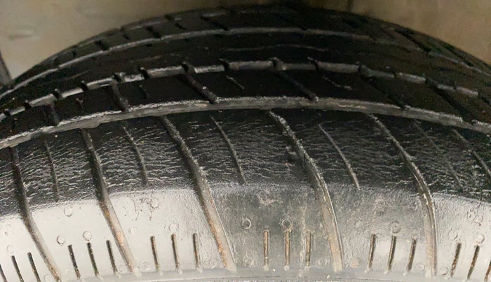 2015 Toyota Etios G, Petrol, Manual, 42,446 km, Left Front Tyre Tread