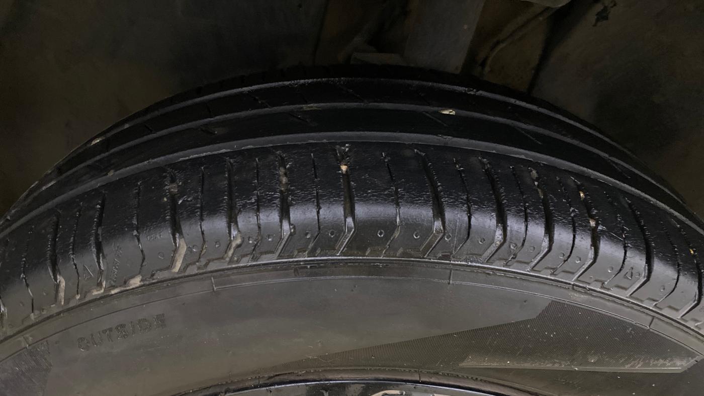 2023 Tata PUNCH ADVENTURE AMT, Petrol, Automatic, 26,674 km, Left Front Tyre Tread