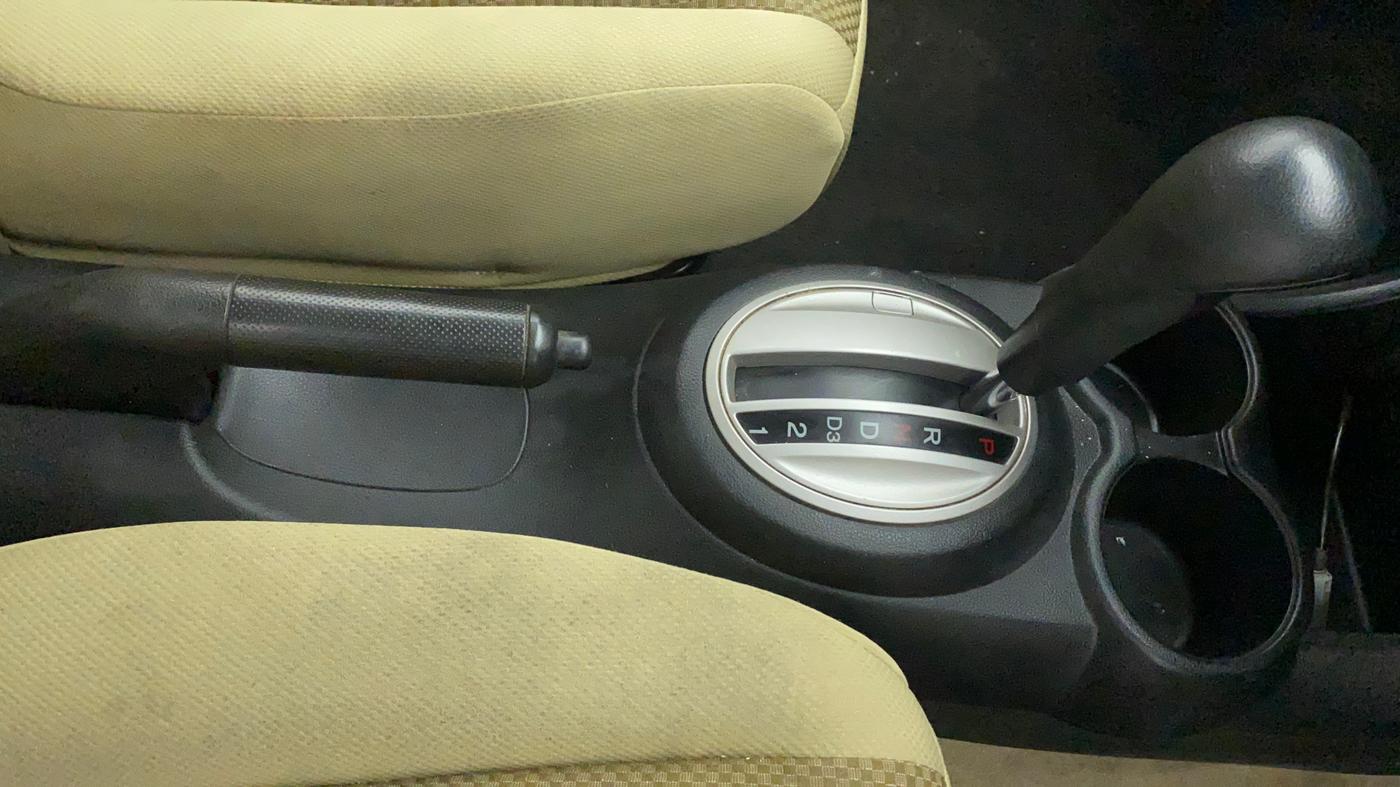 2013 Honda Brio V AT, Petrol, Automatic, 73,550 km, Gear Lever