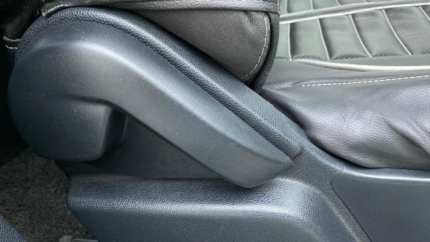 2019 Ford Ecosport 1.5 AMBIENTE TDCI, Diesel, Manual, 68,528 km, Driver Side Adjustment Panel