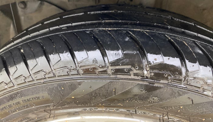 2019 Honda Amaze 1.2L I-VTEC V, Petrol, Manual, 1,30,757 km, Left Front Tyre Tread