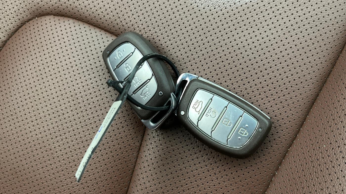 2021 Hyundai ALCAZAR 2.0 SIGNATURE (O) AT 6STR, Petrol, Automatic, 60,665 km, Key Close Up