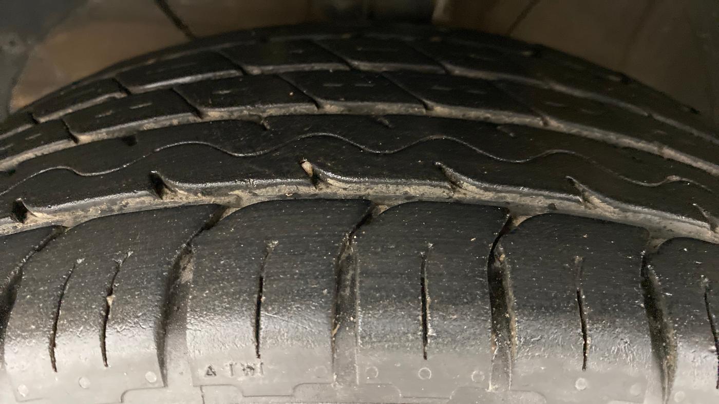 2021 Toyota Glanza V MT PETROL, Petrol, Manual, 38,224 km, Left Front Tyre Tread