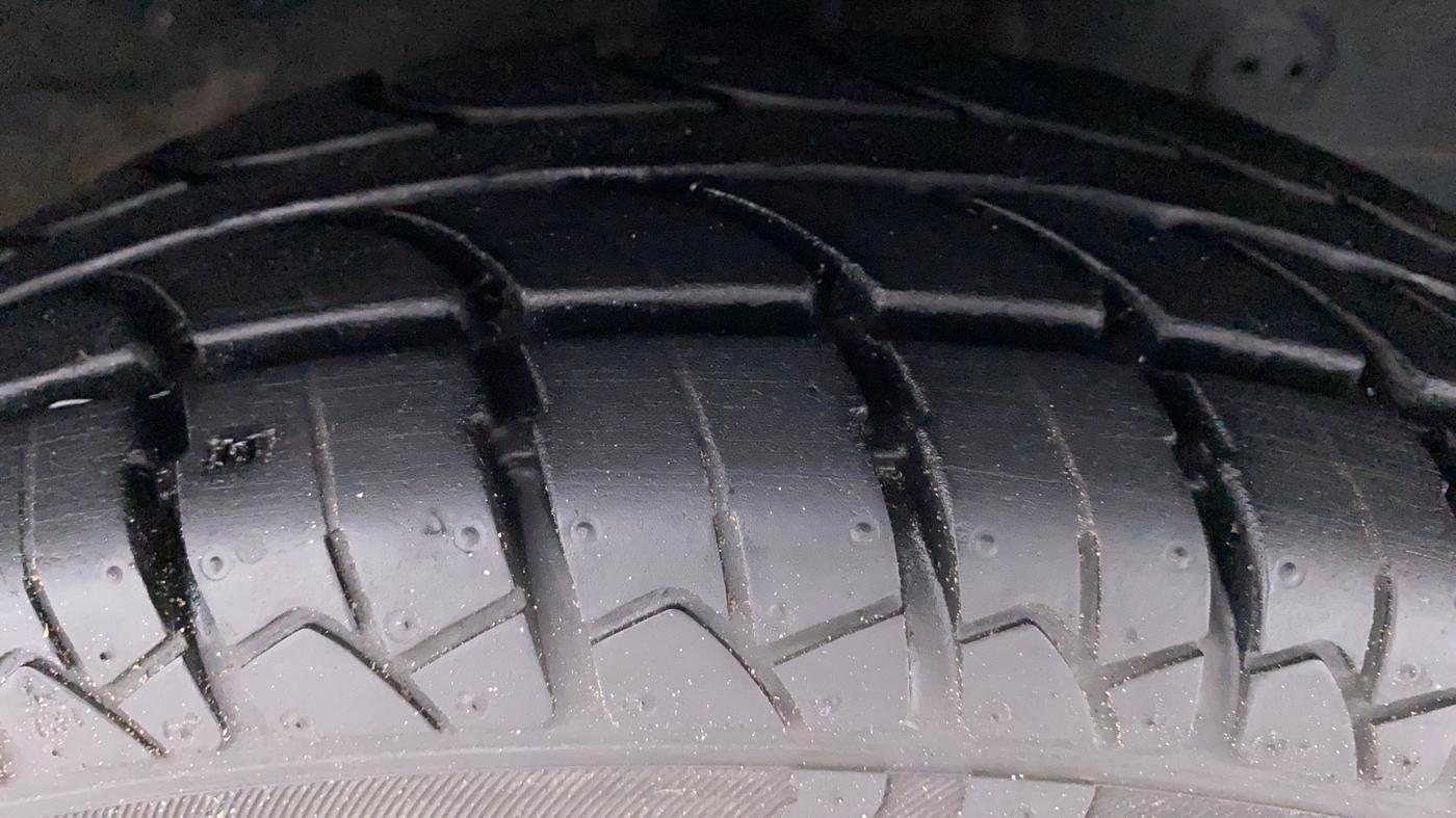 2015 Hyundai Eon ERA PLUS, Petrol, Manual, 13,777 km, Right Front Tyre Tread