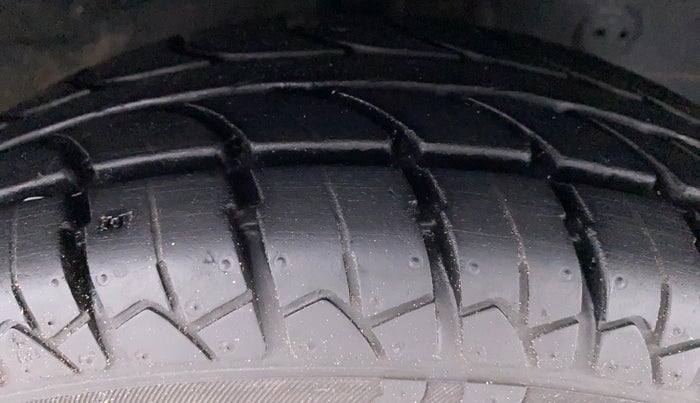2015 Hyundai Eon ERA PLUS, Petrol, Manual, 13,777 km, Right Front Tyre Tread