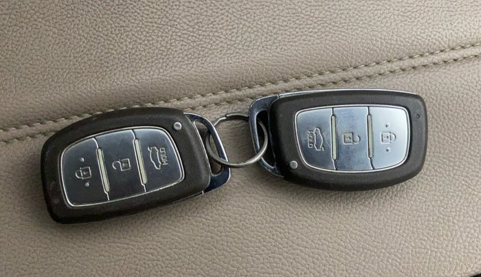 2016 Hyundai Grand i10 ASTA (O) AT 1.2 KAPPA VTVT, Petrol, Automatic, 53,534 km, Key Close Up