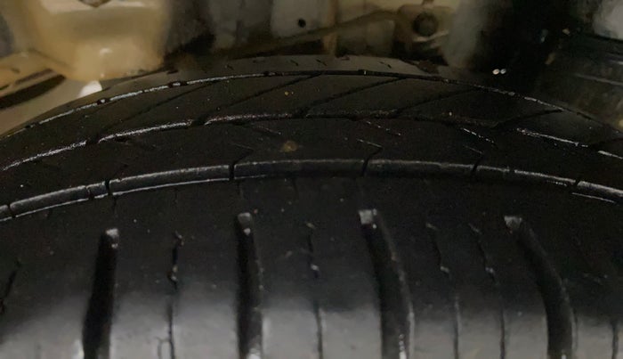 2017 Hyundai Eon SPORTZ, Petrol, Manual, 37,099 km, Left Rear Tyre Tread