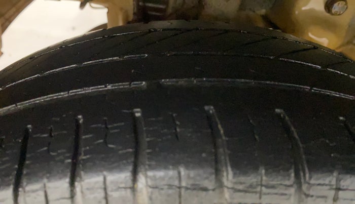 2017 Hyundai Eon SPORTZ, Petrol, Manual, 37,099 km, Right Rear Tyre Tread