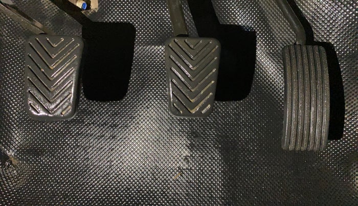 2017 Hyundai Eon SPORTZ, Petrol, Manual, 37,099 km, Pedals