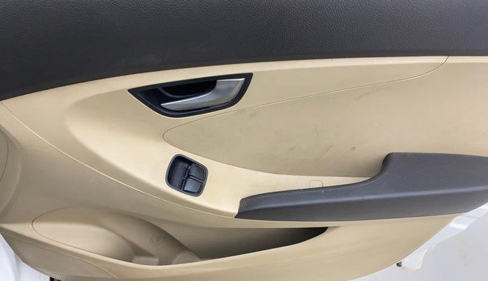 2017 Hyundai Eon SPORTZ, Petrol, Manual, 37,099 km, Driver Side Door Panels Control