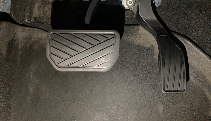 2022 Maruti S Cross ZETA AT 1.5, Petrol, Automatic, 42,792 km, Pedals