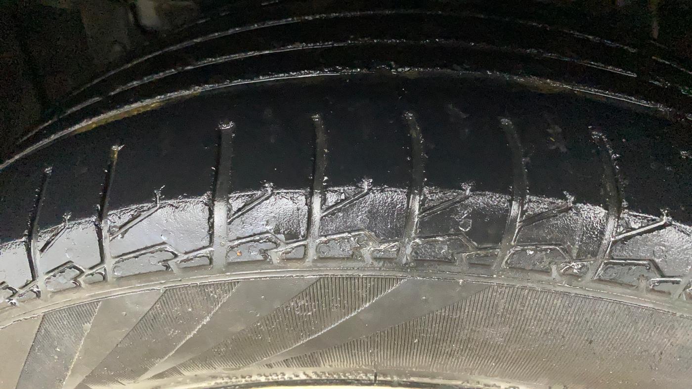 2022 Maruti S Cross ZETA AT 1.5, Petrol, Automatic, 42,876 km, Left Front Tyre Tread