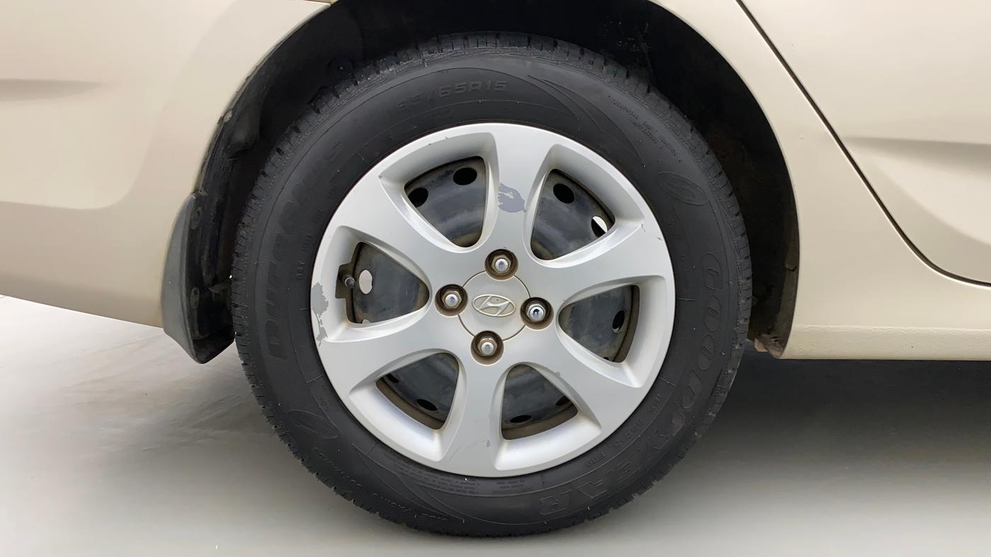 2013 Hyundai Verna FLUIDIC 1.6 VTVT EX, Petrol, Manual, 63,229 km, Right Rear Wheel
