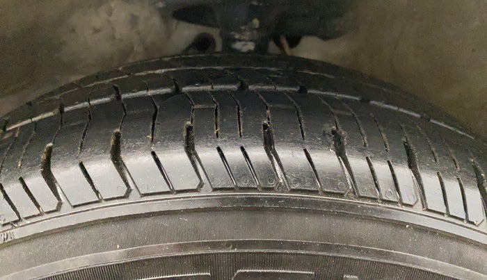 2014 Maruti Ritz ZXI, Petrol, Manual, 52,283 km, Left Front Tyre Tread