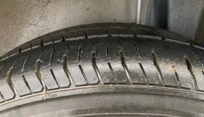 2014 Maruti Ritz ZXI, Petrol, Manual, 52,283 km, Left Rear Tyre Tread