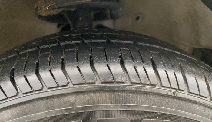 2014 Maruti Ritz ZXI, Petrol, Manual, 52,283 km, Right Front Tyre Tread