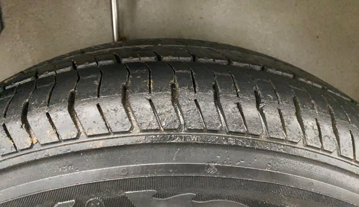 2014 Maruti Ritz ZXI, Petrol, Manual, 52,283 km, Right Rear Tyre Tread