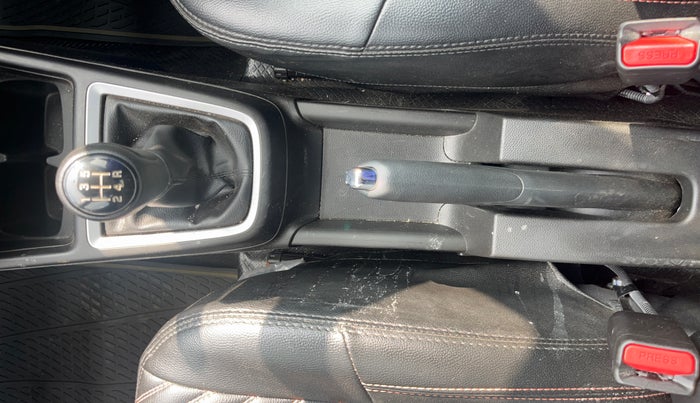 2024 Maruti Swift VXi, Petrol, Manual, 10,817 km, Gear Lever