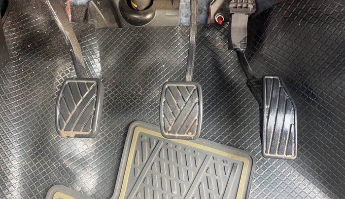 2024 Maruti Swift VXi, Petrol, Manual, 10,817 km, Pedals