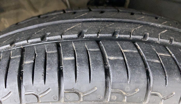 2021 Hyundai NEW SANTRO SPORTZ EXECUTIVE CNG, CNG, Manual, 32,150 km, Right Front Tyre Tread