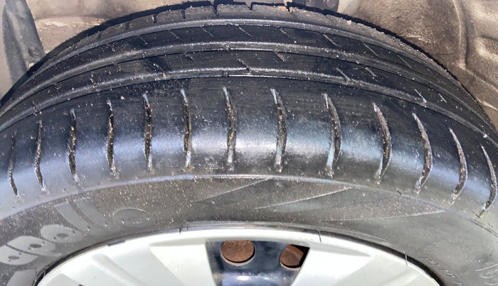 2018 Maruti Wagon R 1.0 VXI AMT, Petrol, Automatic, 88,582 km, Left Front Tyre Tread