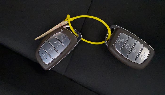 2023 Hyundai NEW I20 ASTA (O) 1.2 AT, Petrol, Automatic, 33,092 km, Key Close Up