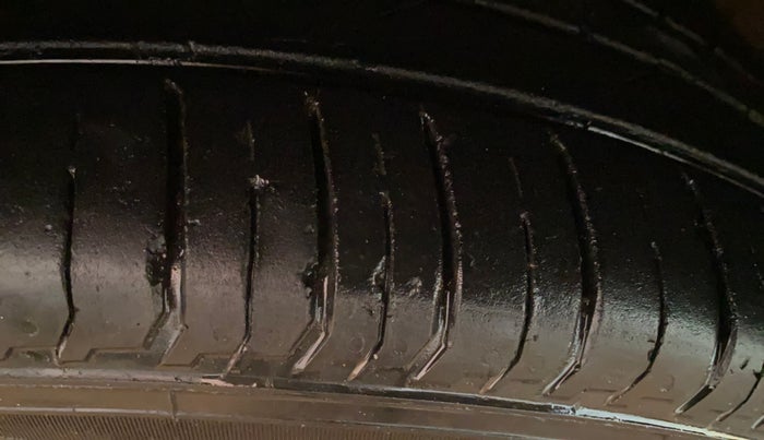 2023 Hyundai NEW I20 ASTA (O) 1.2 AT, Petrol, Automatic, 33,092 km, Left Front Tyre Tread