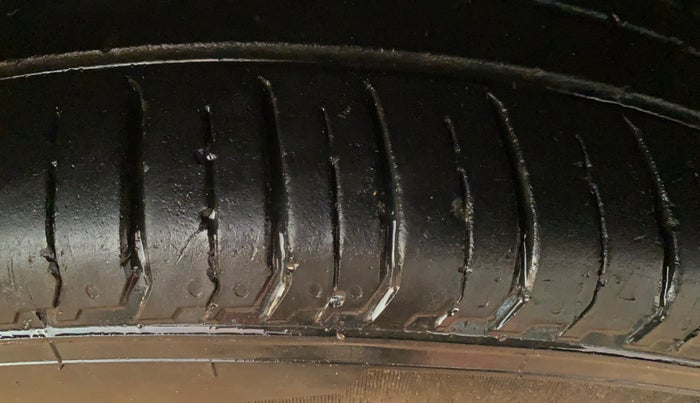 2023 Hyundai NEW I20 ASTA (O) 1.2 AT, Petrol, Automatic, 33,092 km, Right Front Tyre Tread