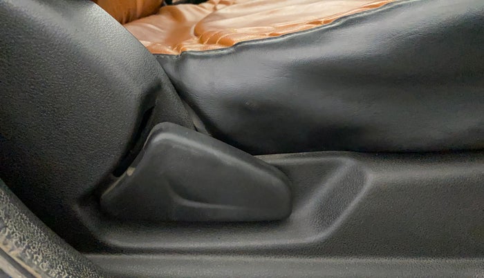 2018 Renault Kwid RXT 0.8, Petrol, Manual, 46,199 km, Driver Side Adjustment Panel