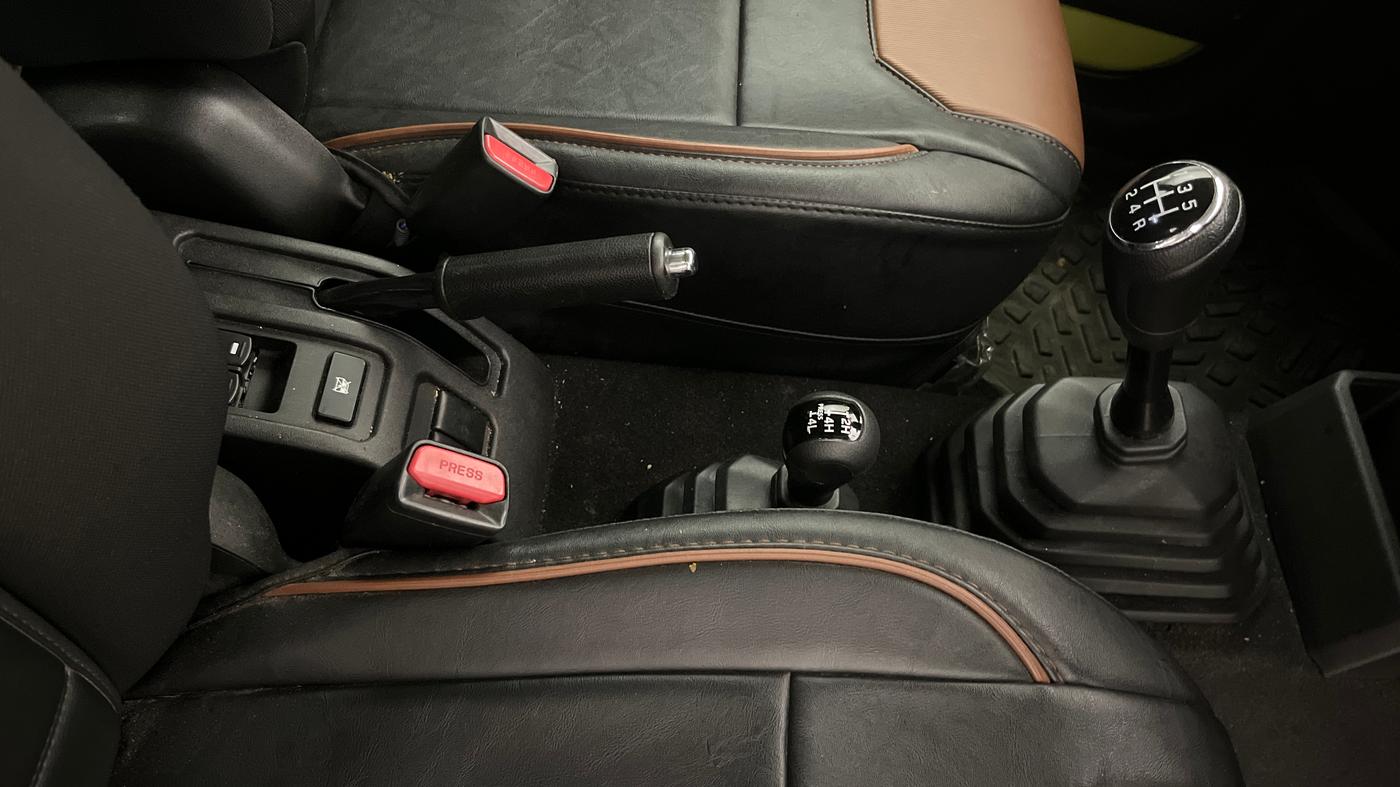2023 Maruti JIMNY ALPHA ALL GRIP PRO AT DUAL TONE, Petrol, Automatic, 37,383 km, Gear Lever