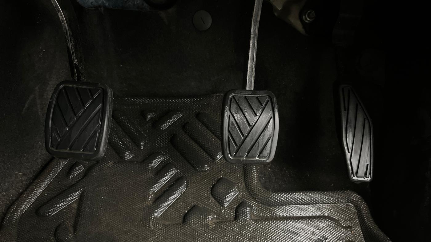 2023 Maruti JIMNY ALPHA ALL GRIP PRO AT DUAL TONE, Petrol, Automatic, 37,383 km, Pedals