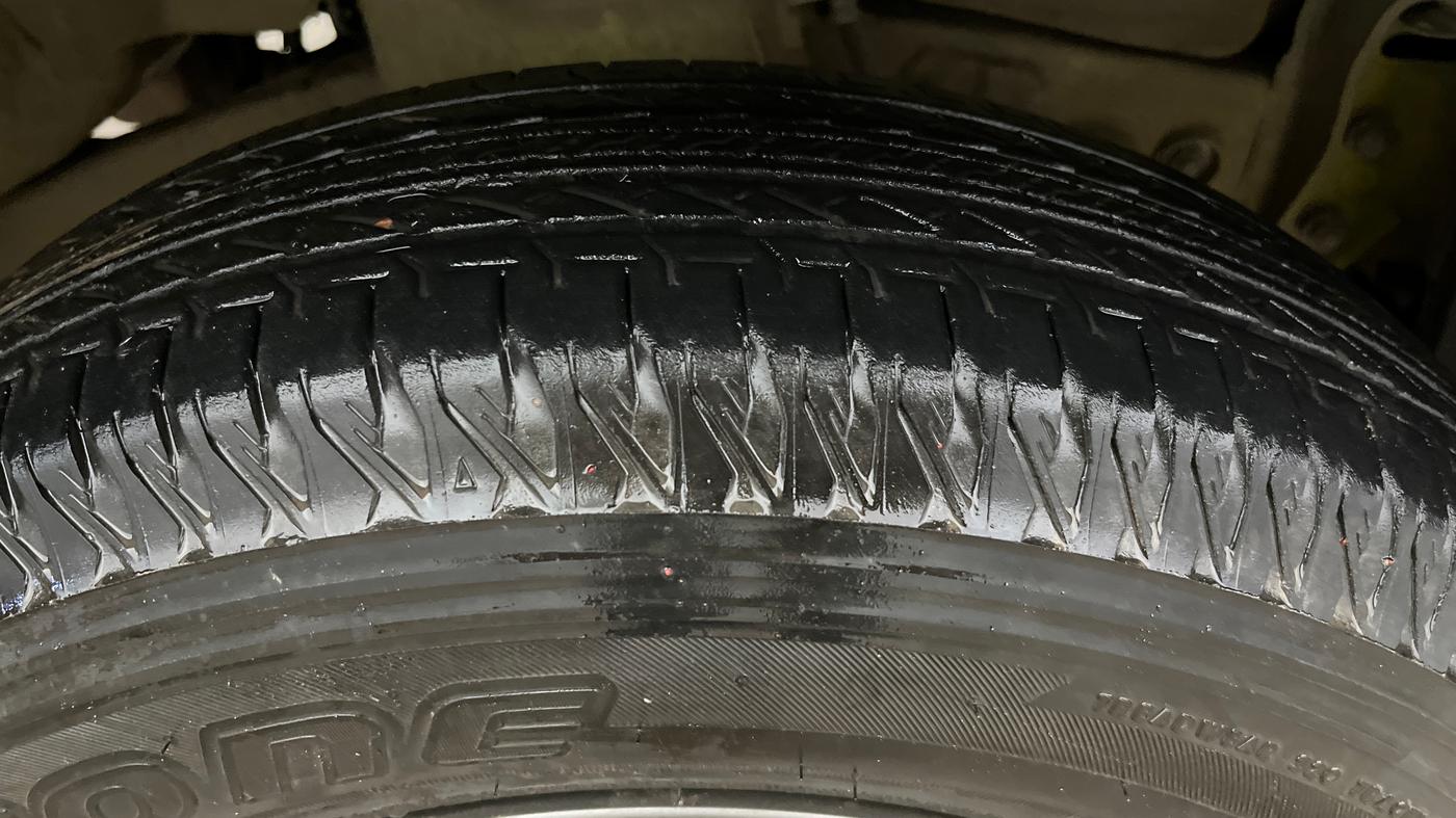 2023 Maruti JIMNY ALPHA ALL GRIP PRO AT DUAL TONE, Petrol, Automatic, 37,383 km, Right Front Tyre Tread