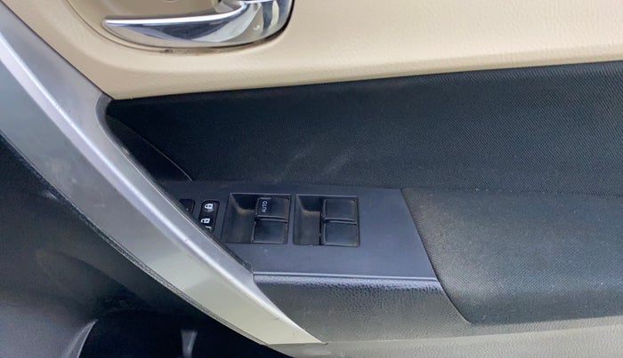 2016 Toyota Corolla Altis G CVT PETROL, Petrol, Automatic, 35,337 km, Driver Side Door Panels Control