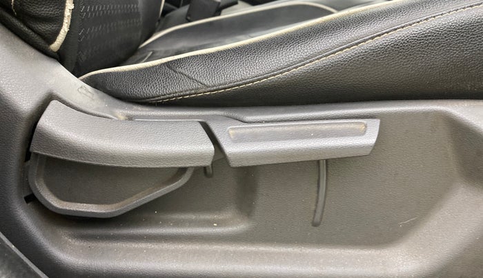 2022 Hyundai GRAND I10 NIOS SPORTZ 1.2 KAPPA VTVT CNG, CNG, Manual, 74,233 km, Driver Side Adjustment Panel