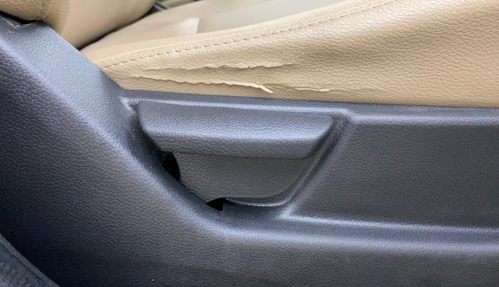 2018 Hyundai Eon ERA +, Petrol, Manual, 1,05,804 km, Driver Side Adjustment Panel