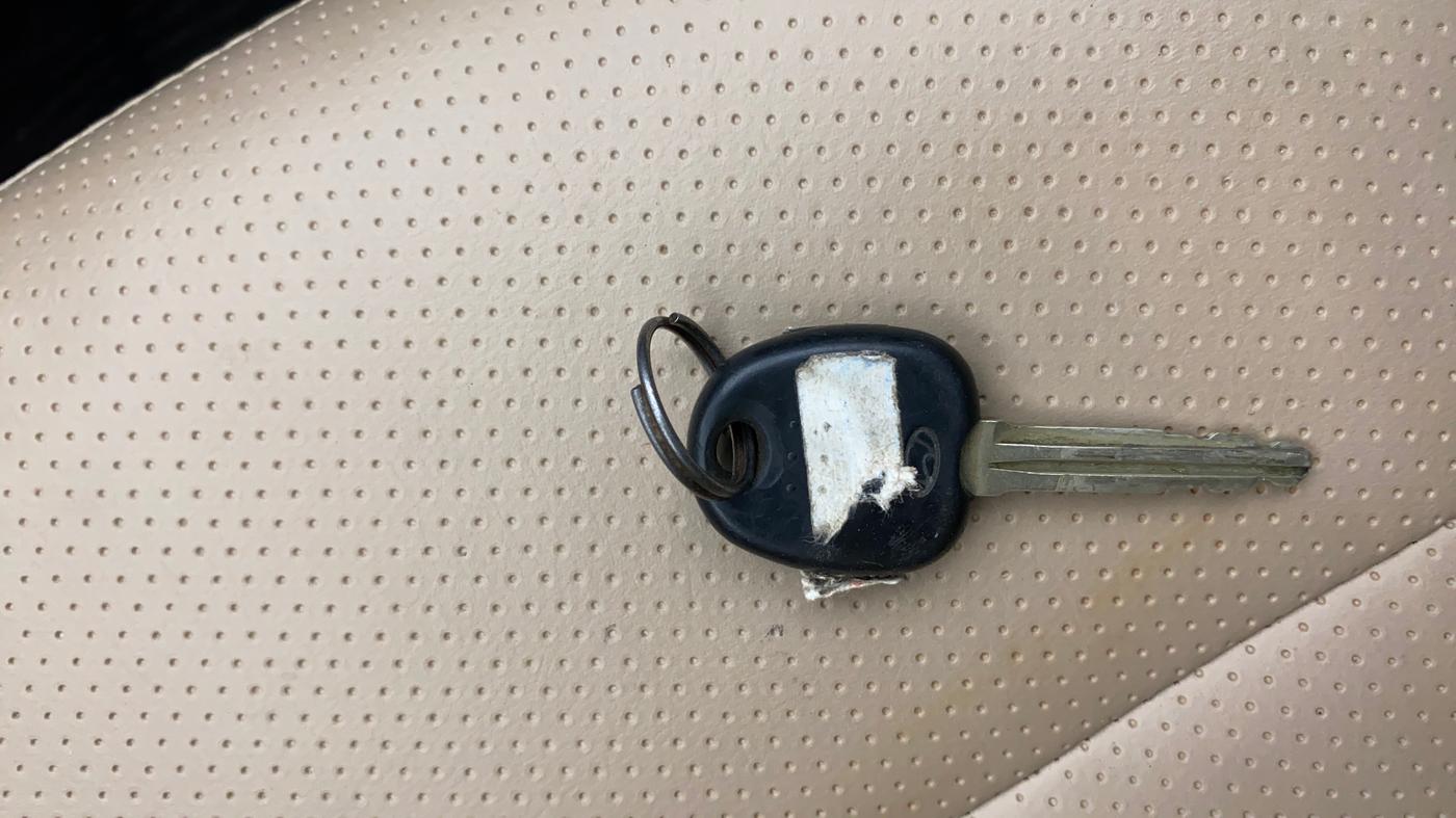 2018 Hyundai Eon ERA +, Petrol, Manual, 1,05,940 km, Key Close Up