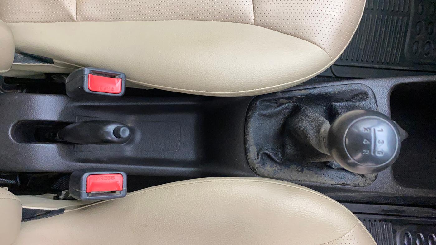 2018 Hyundai Eon ERA +, Petrol, Manual, 1,05,940 km, Gear Lever