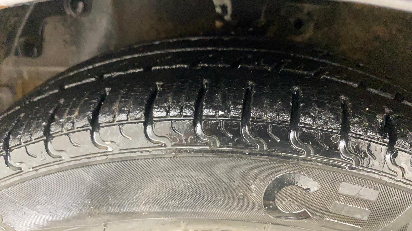 2018 Hyundai Eon ERA +, Petrol, Manual, 1,05,940 km, Left Front Tyre Tread