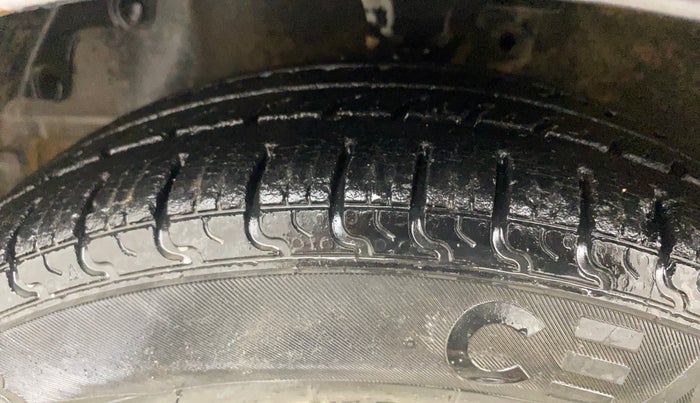 2018 Hyundai Eon ERA +, Petrol, Manual, 1,05,804 km, Left Front Tyre Tread