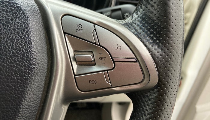 2020 Mahindra XUV300 W8 PETROL MT, Petrol, Manual, 17,848 km, Adaptive Cruise Control