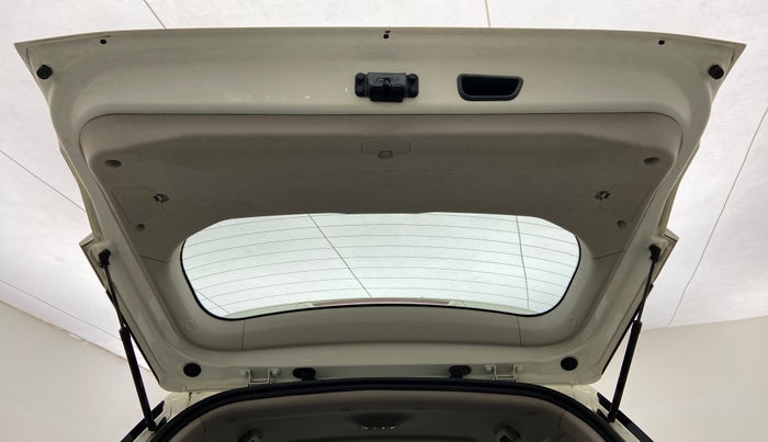 2020 Mahindra XUV300 W8 PETROL MT, Petrol, Manual, 17,848 km, Boot Door Open