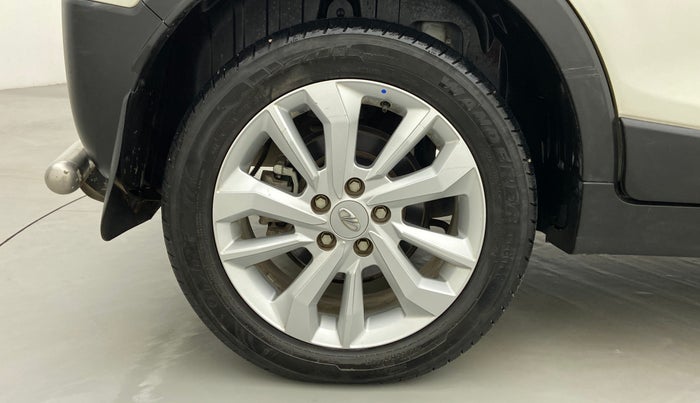 2020 Mahindra XUV300 W8 PETROL MT, Petrol, Manual, 17,848 km, Right Rear Wheel