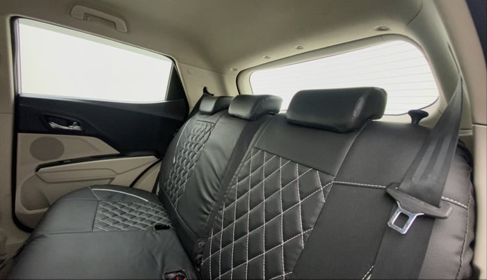 2020 Mahindra XUV300 W8 PETROL MT, Petrol, Manual, 17,848 km, Right Side Rear Door Cabin