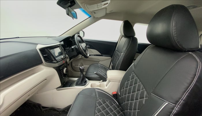 2020 Mahindra XUV300 W8 PETROL MT, Petrol, Manual, 17,848 km, Right Side Front Door Cabin