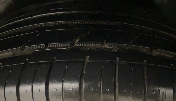 2018 Maruti Ciaz ALPHA  AT 1.5 SHVS PETROL, Petrol, Automatic, 59,584 km, Left Rear Tyre Tread