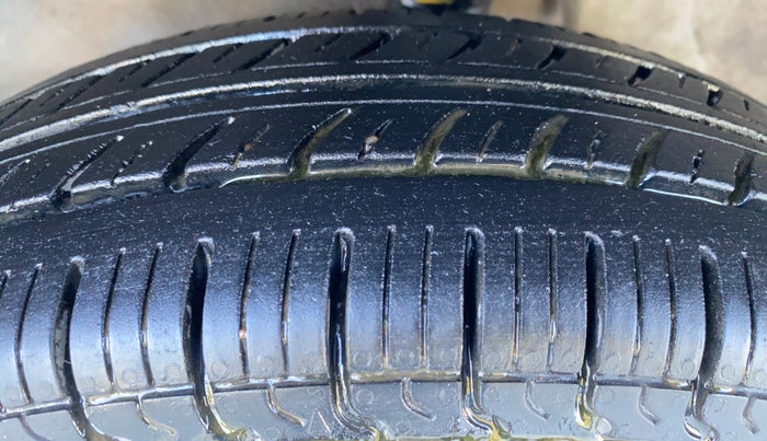 2018 Maruti Alto 800 LXI, Petrol, Manual, 54,561 km, Left Front Tyre Tread