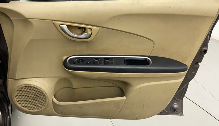 2017 Honda Amaze 1.2L I-VTEC SX, CNG, Manual, 1,16,292 km, Driver Side Door Panels Control